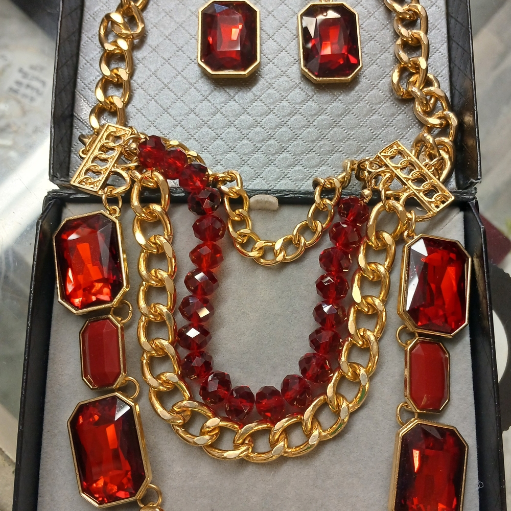 Monet Red and Gold Necklace Set